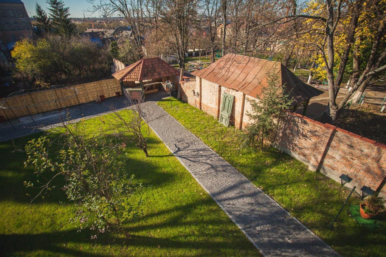 Boutique Hotel Villa P Oujhorod Extérieur photo